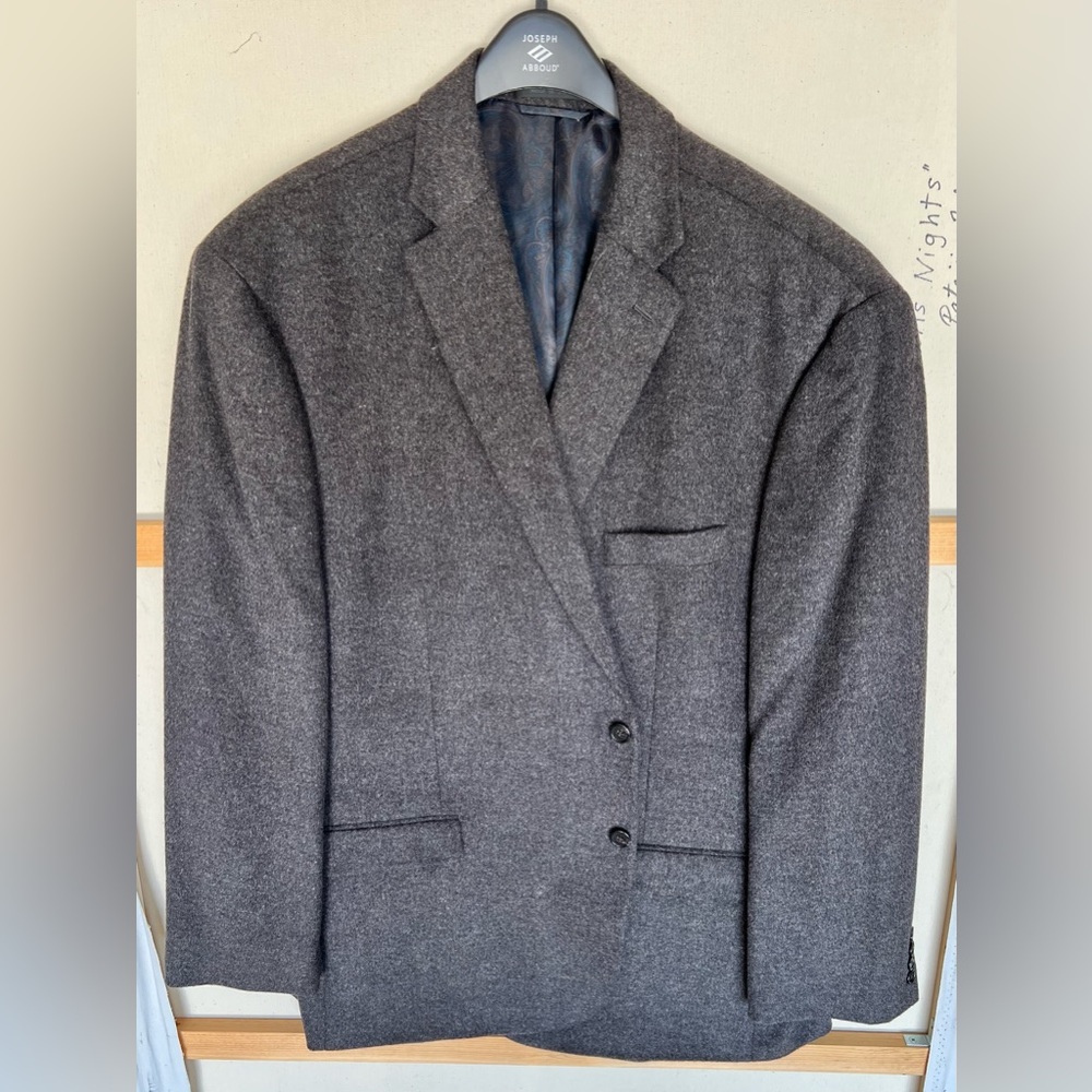Mens Lauren cashmere wool and silk blend sportcoat .  Size 52R.  Gray.